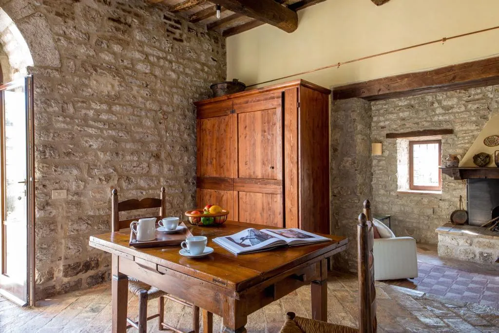 SUITE CAPACITY 4 Room, Castello Valenzino, Perugia