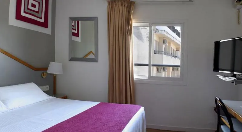 Room, Subur, Costa Brava