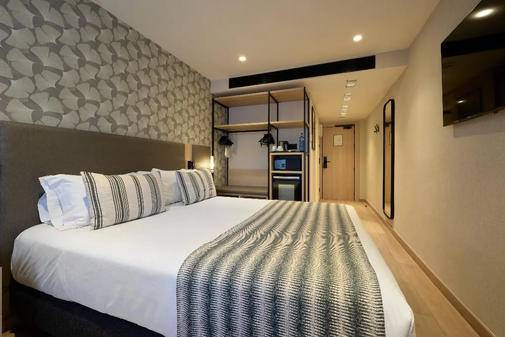 Room, Catalonia Park Güell, Barcelona