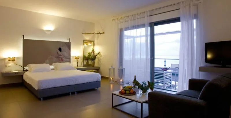 JUNIOR SUITE SEA FRONT Room, Mare Dei Suites Hotel, Santorini