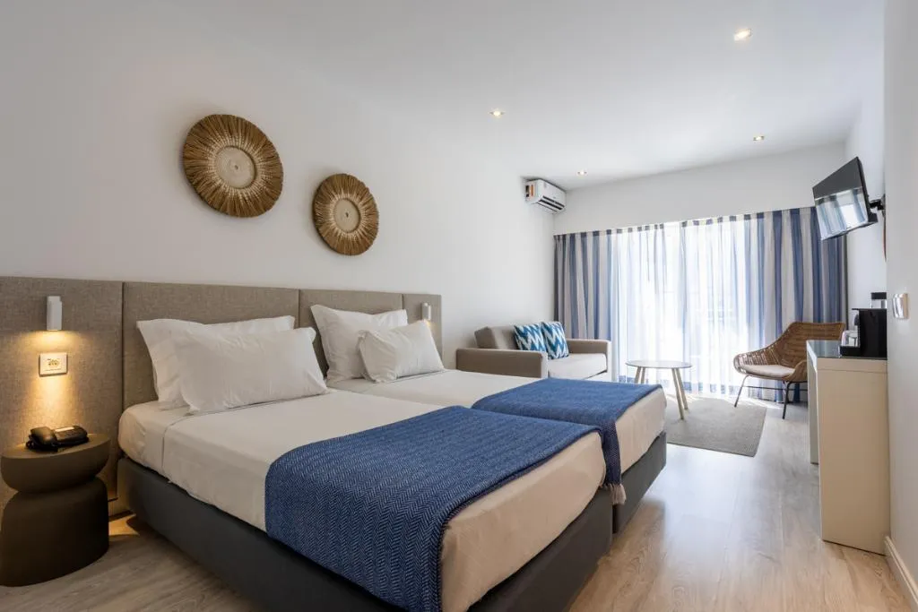 FAMILY ROOM CAPACITY 3 Room, Baltum, Algarve