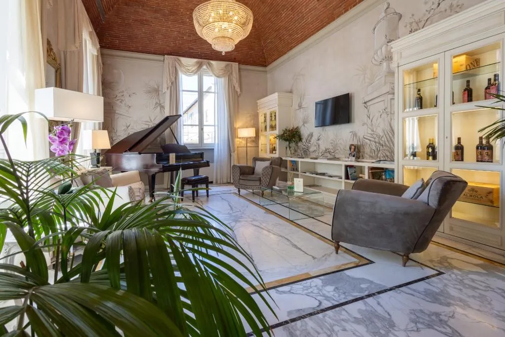 Lobby, Embassy, Florence