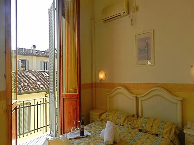 Room, Desiree, Florence