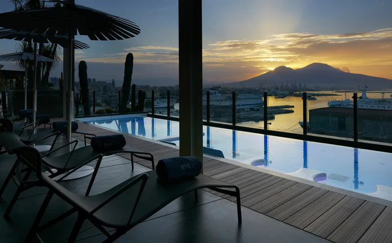 Pool, Romeo, Naples