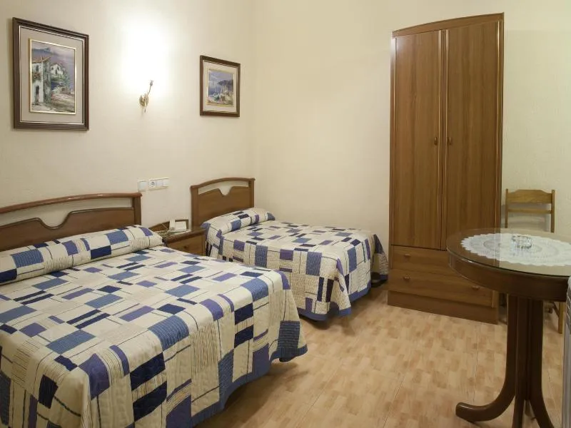 Room, Hostal Maria Luisa, Madrid