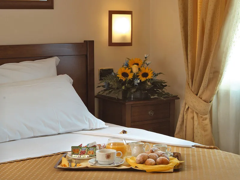 Room, Buono, Naples