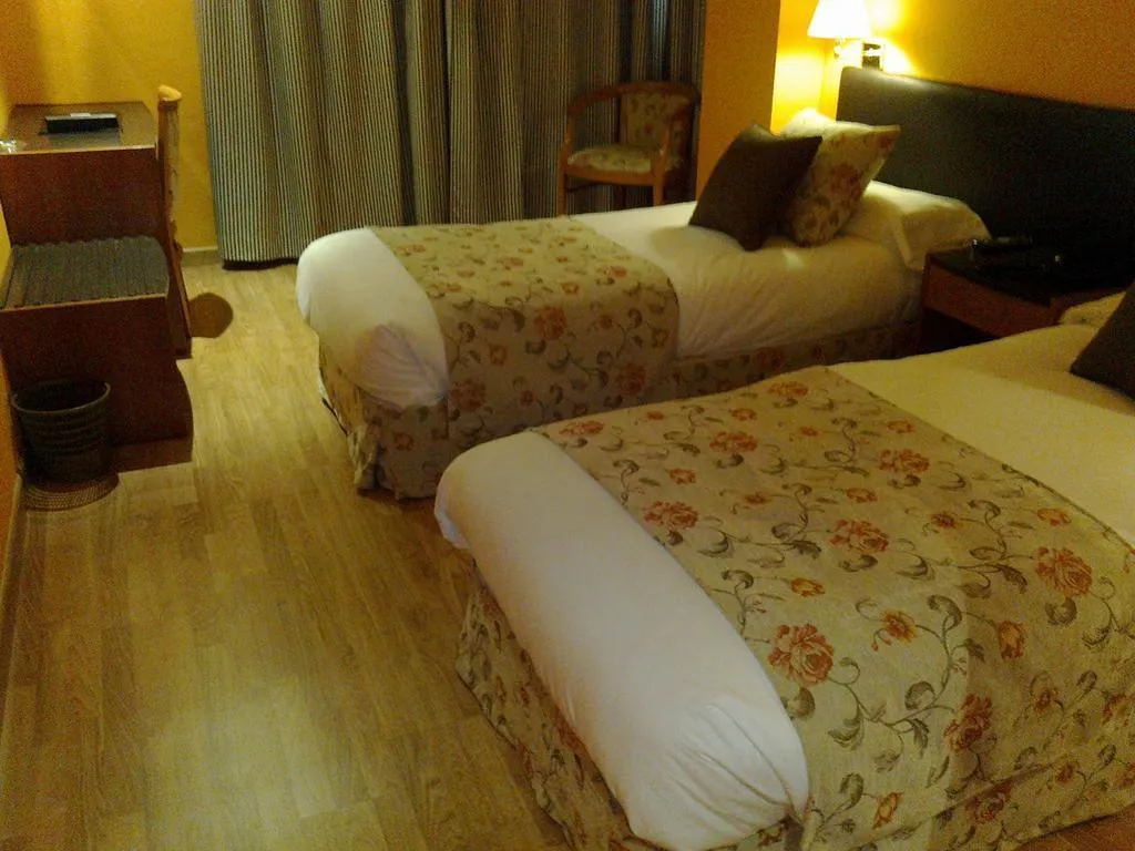 DOUBLE STANDARD Room, Torre Hogar, Madrid
