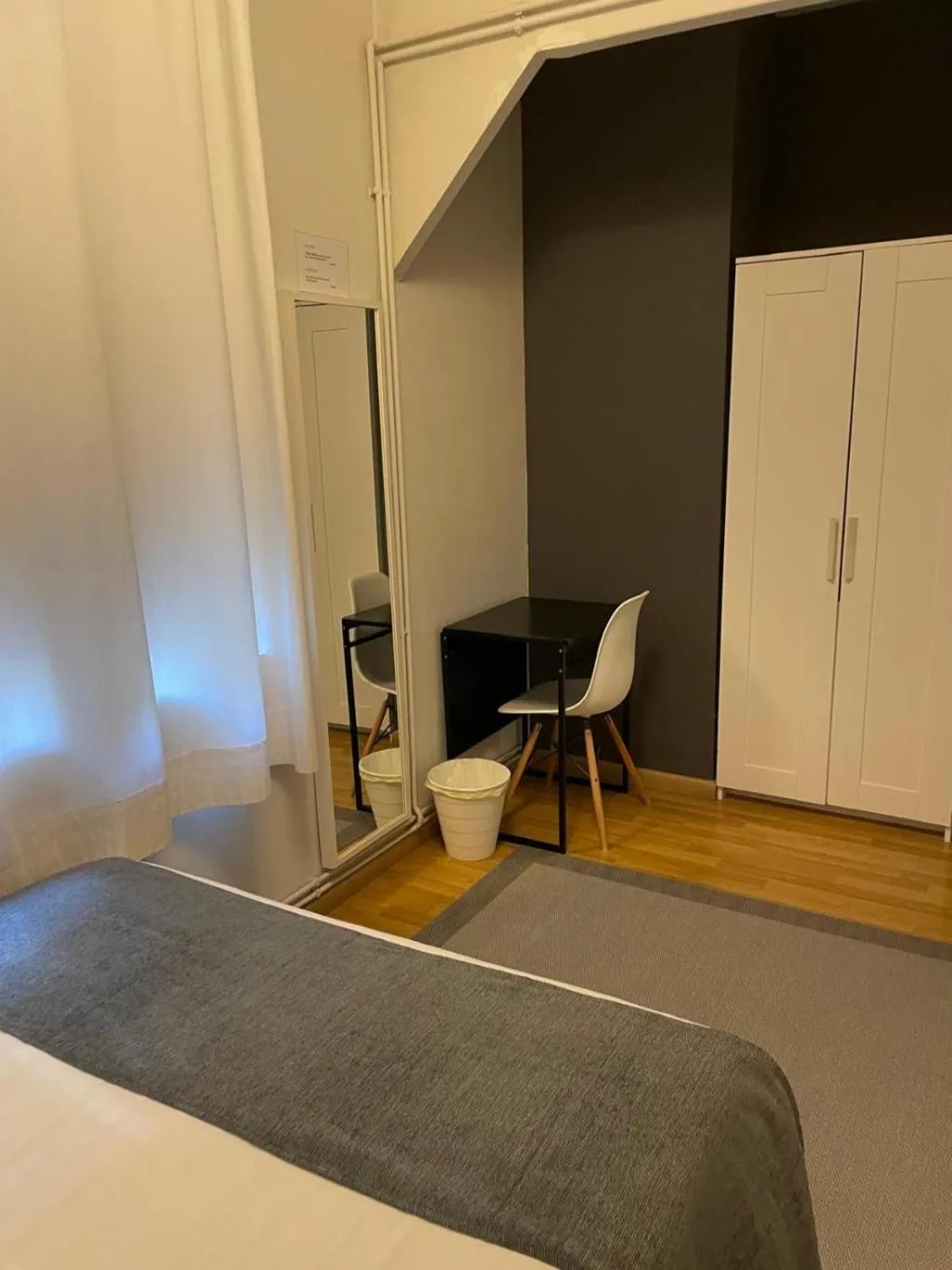General view, Hostal El Ninot, Barcelona