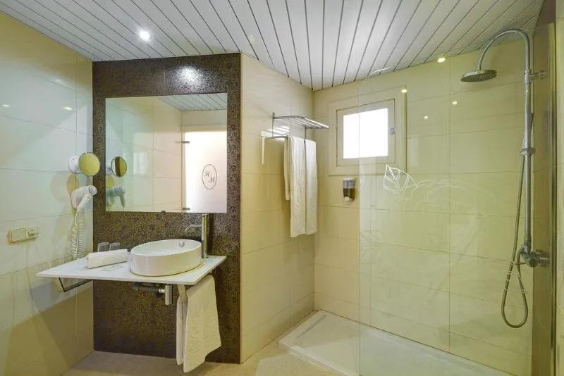 Room, Morito, Majorca