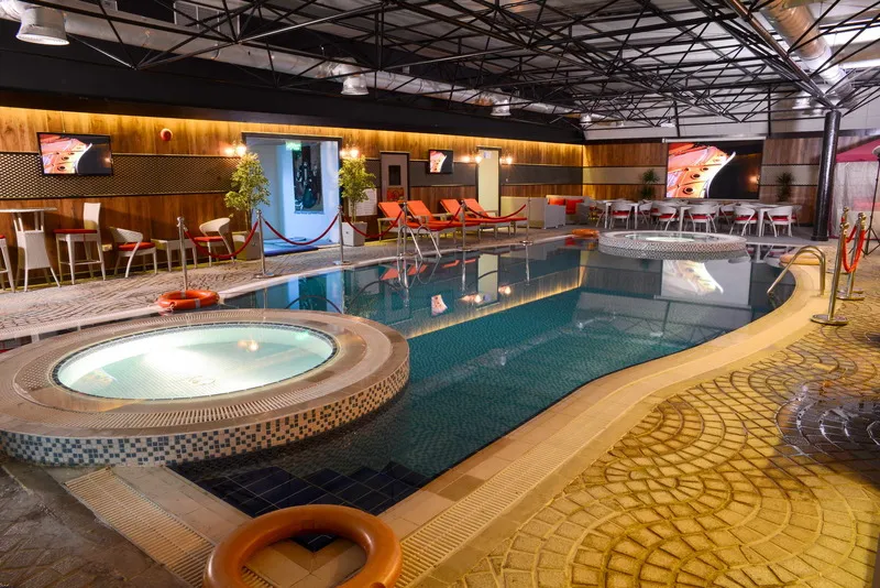 Pool, Sun and Sands Clock Tower, Dubai
