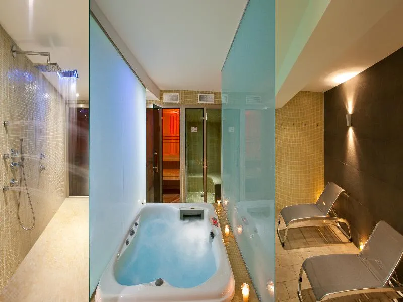 Sports and Entertainment, RH Boutique  Porto Cristo, Valencia