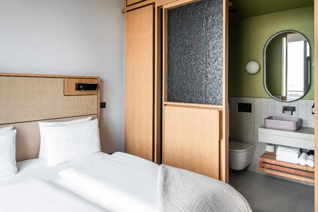 APARTMENT ONE BED Room, Locke at East Side Gallery, Friedrichshain, Berlin