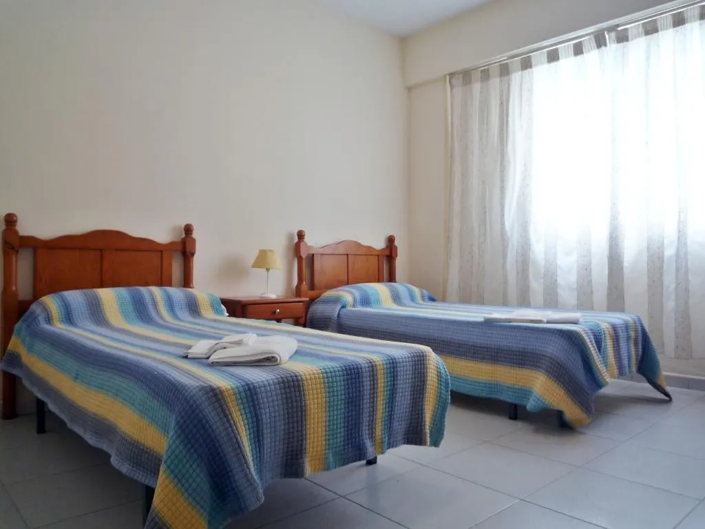 APARTMENT CAPACITY 7 THREE BEDROOMS Room, Alondras, Valencia