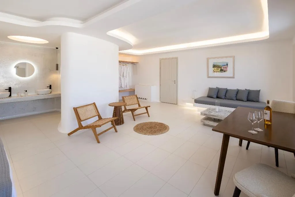 SUITE DELUXE GARDEN VIEW Room, Zannos Melathron Hotel By Omilos Hotels, Santorini