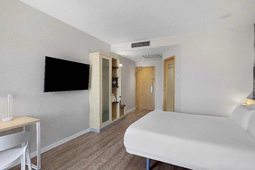 Room, B&B HOTEL Girona 3, Costa Brava
