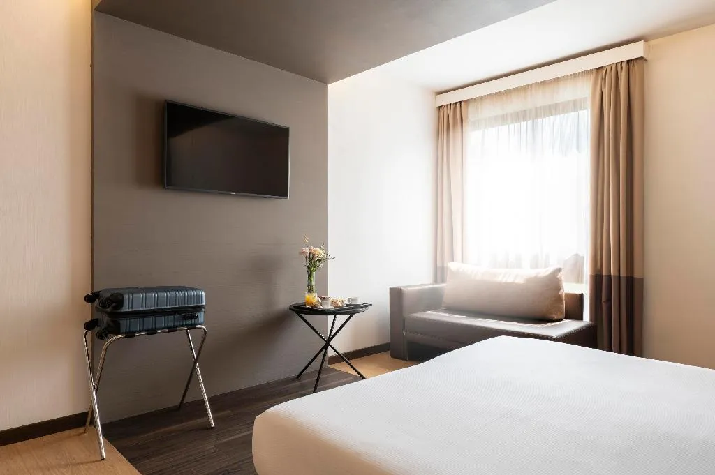 DOUBLE SUPERIOR Room, WarmtHotel, Rome