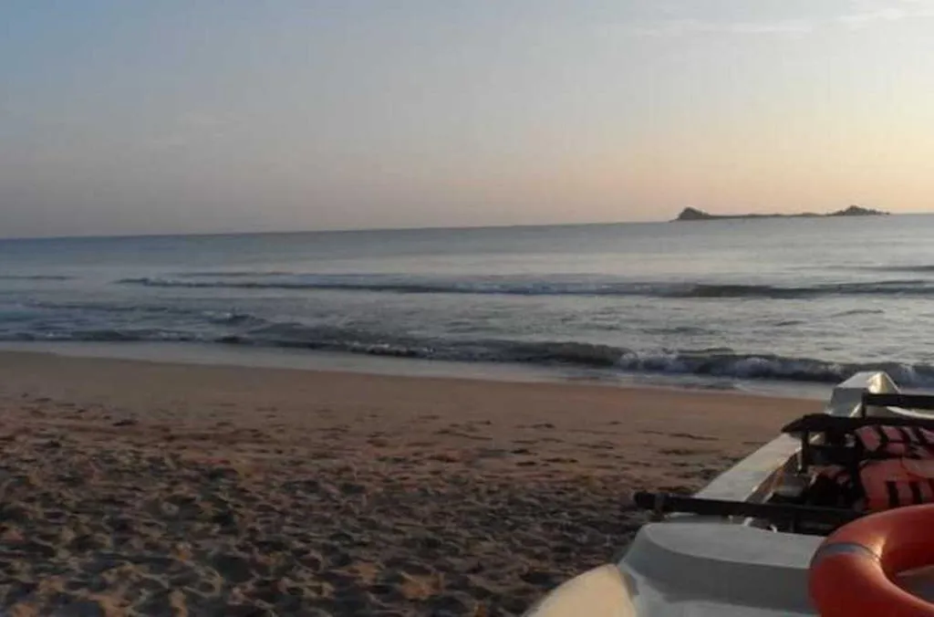 Beach, Anilana Nilaveli, Colombo