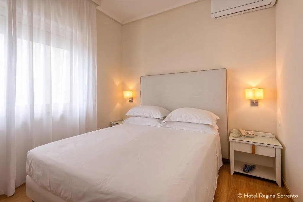 FAMILY ROOM STANDARD Room, Hotel Regina Sorrento, Naples