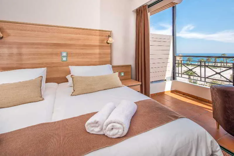 Room, Phoenix, Zante