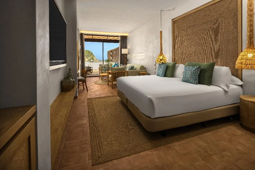 JUNIOR SUITE WITH PRIVATE POOL Room, Cala San Miguel Ibiza Res, Curio Colllec by Hilton, Ibiza