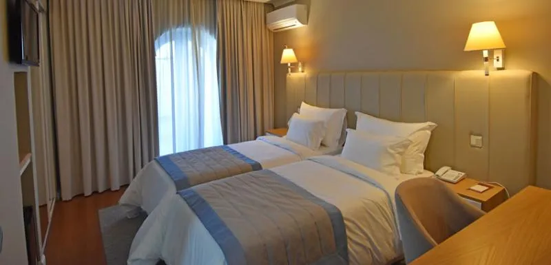 SINGLE POOL VIEW Room, Suave Mar, Porto