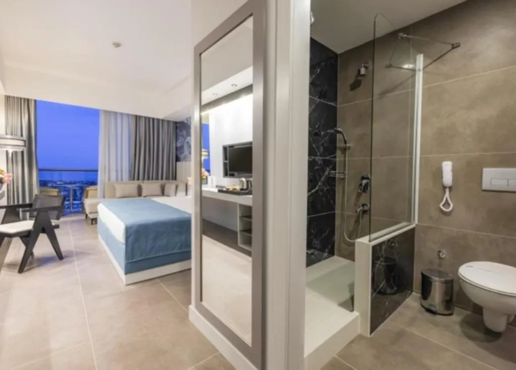 TRIPLE SIDE SEA VIEW Room, Crystal Centro Pearl Collection, Antalya