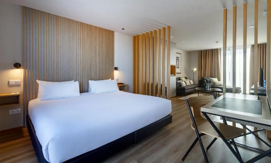 JUNIOR SUITE STANDARD Room, Room Select Porto, Porto