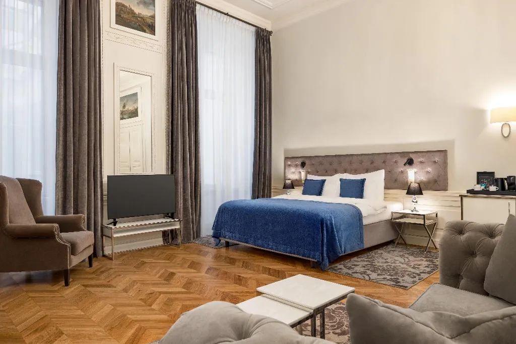 JUNIOR SUITE STANDARD Room, Wyndham Grand Krakow Old Town, Krakow