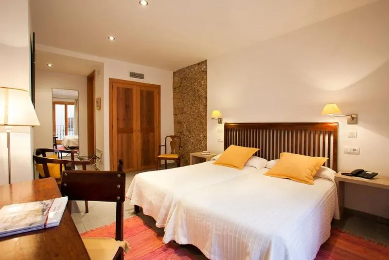 Double or Twin STANDARD Room, L'Hostal, Majorca