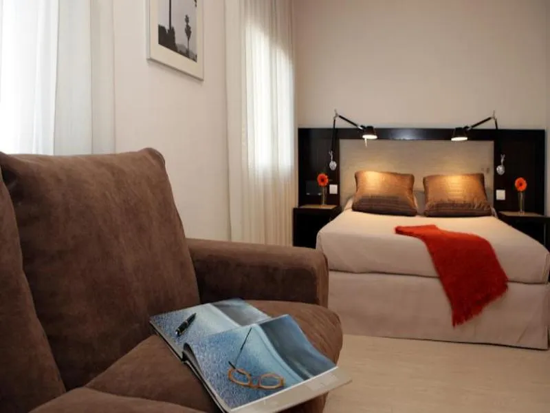 DOUBLE SUPERIOR Room, Park Hotel Barcelona, Barcelona