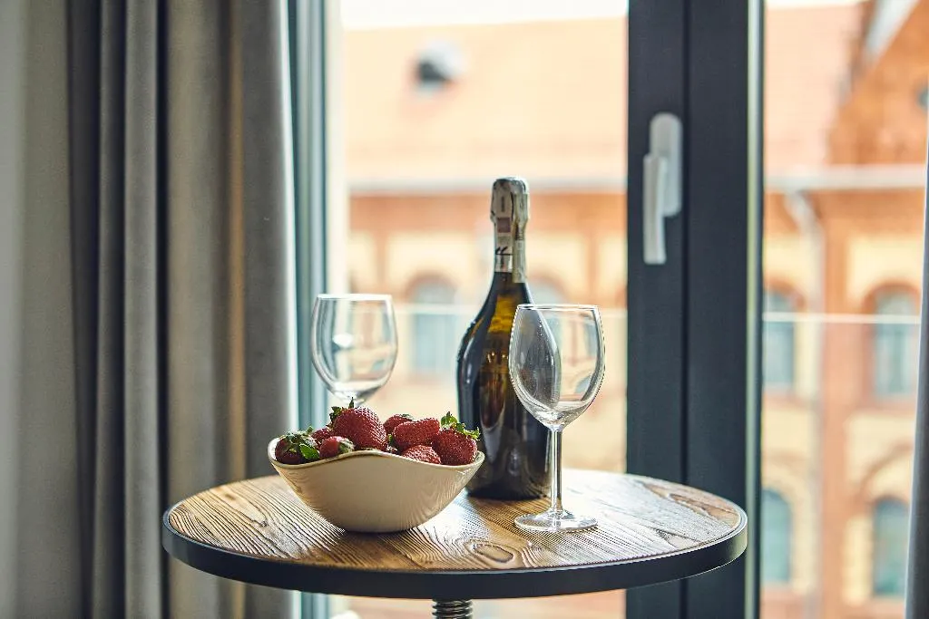 SUITE CAPACITY 3 Room, The Bridge Suites, Krakow