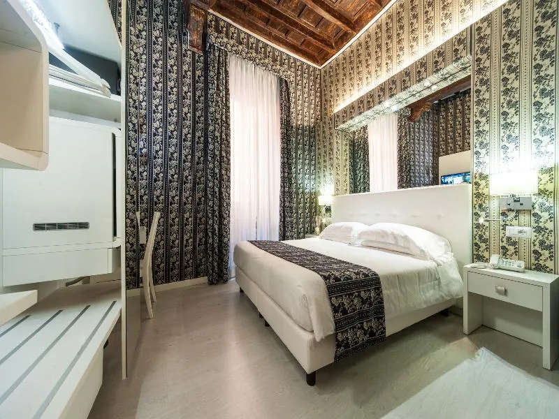 DOUBLE SUPERIOR Room, Relais Trevi 95 Boutique Hotel, Rome