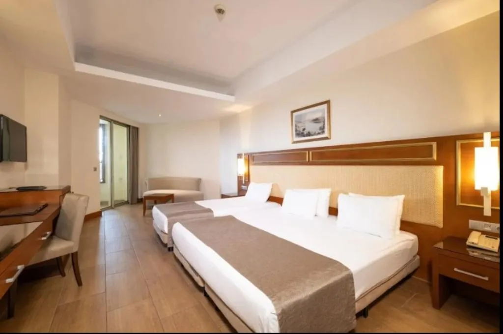 TRIPLE POOL VIEW Room, Crystal Prestige Pearl Collection, Antalya