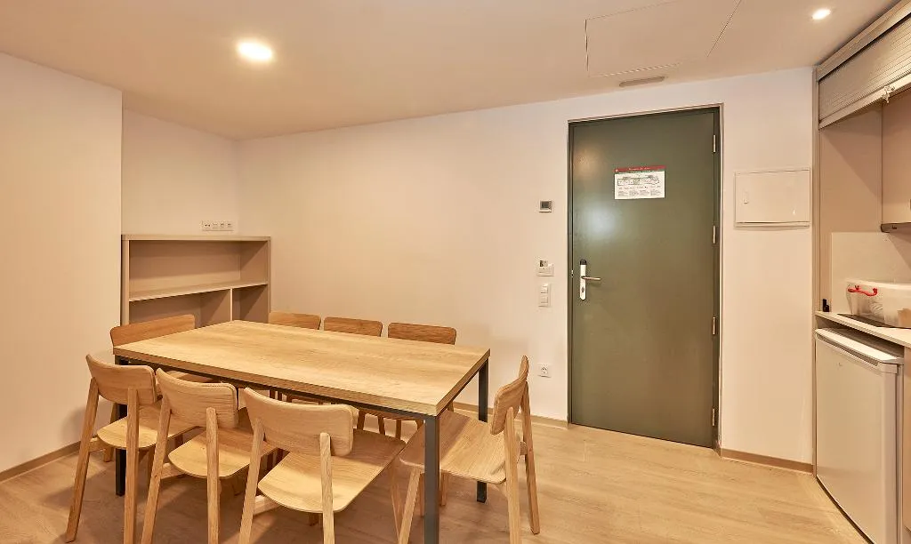 FAMILY ROOM CAPACITY 6 Room, Alberg Abat Oliba, Barcelona