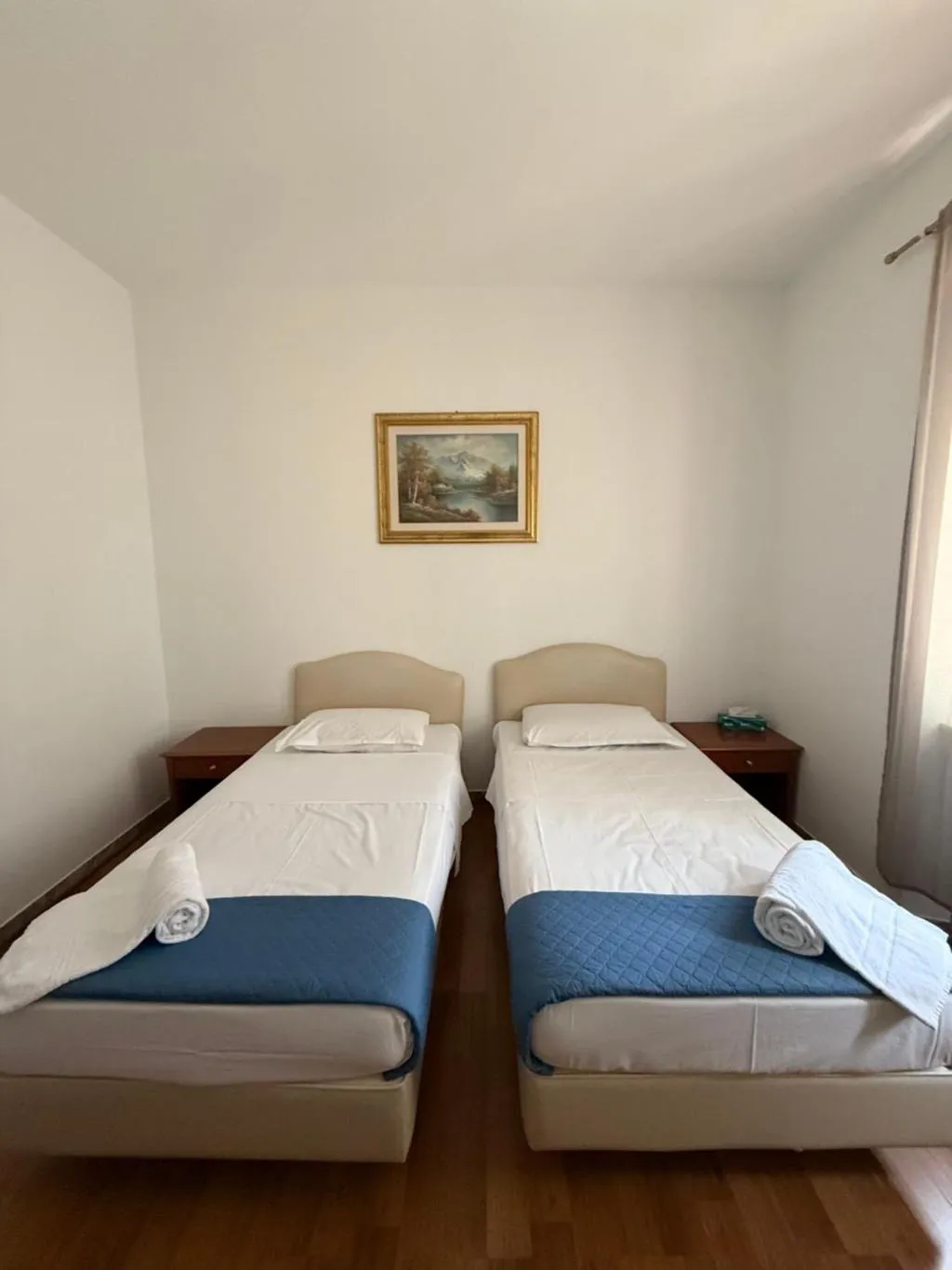 TWIN WITH SHARED BATHROOM Room, Two Ducks Hostel, Naples