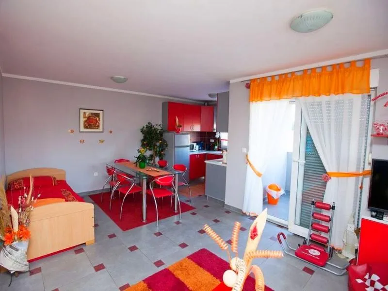 APARTMENT CAPACITY 6 TWO BEDROOMS Room, Saric, Istria