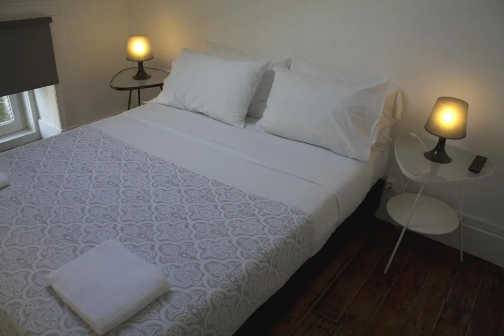 DOUBLE WITH SHARED BATHROOM Room, WW Hostel & Suites, Porto