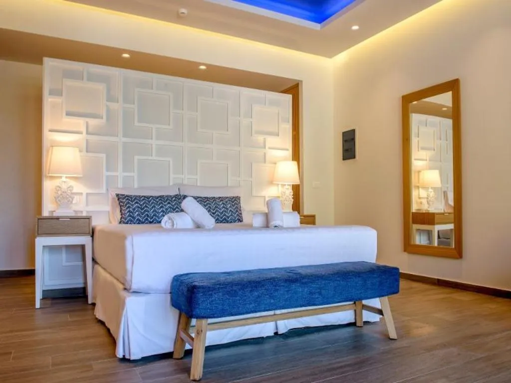 JUNIOR SUITE WITH PRIVATE POOL Room, Axel Beach Crete, Crete