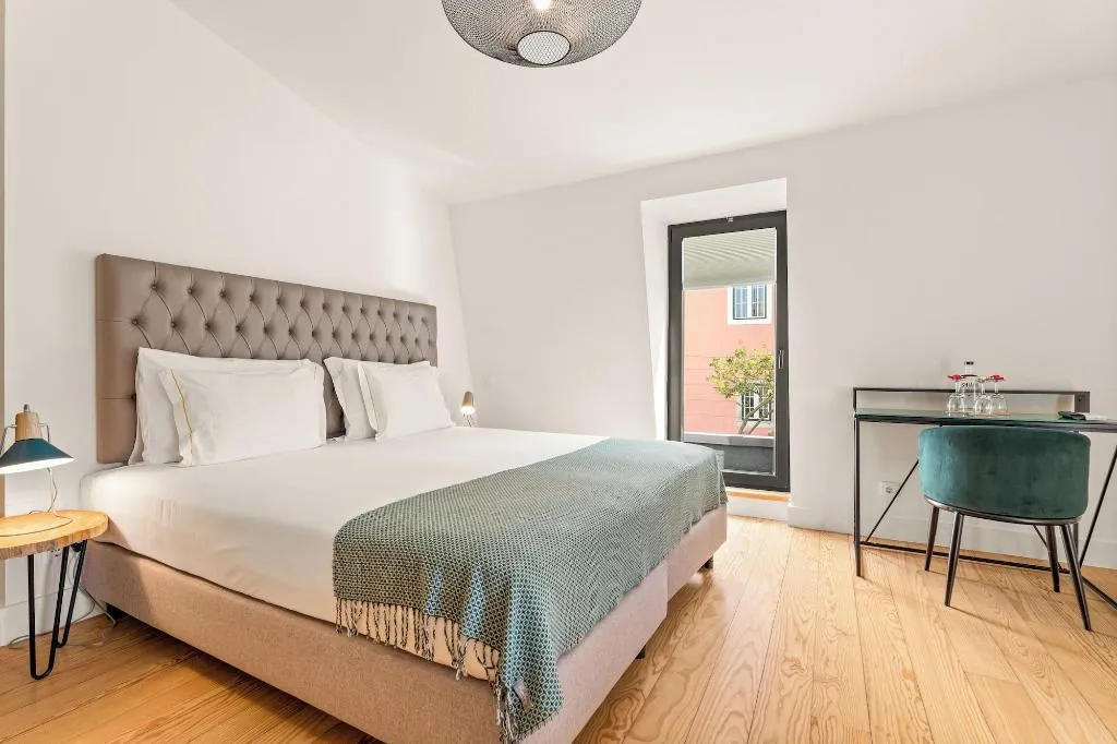 Room, Jardim Da Lapa By Shiadu, Lisbon