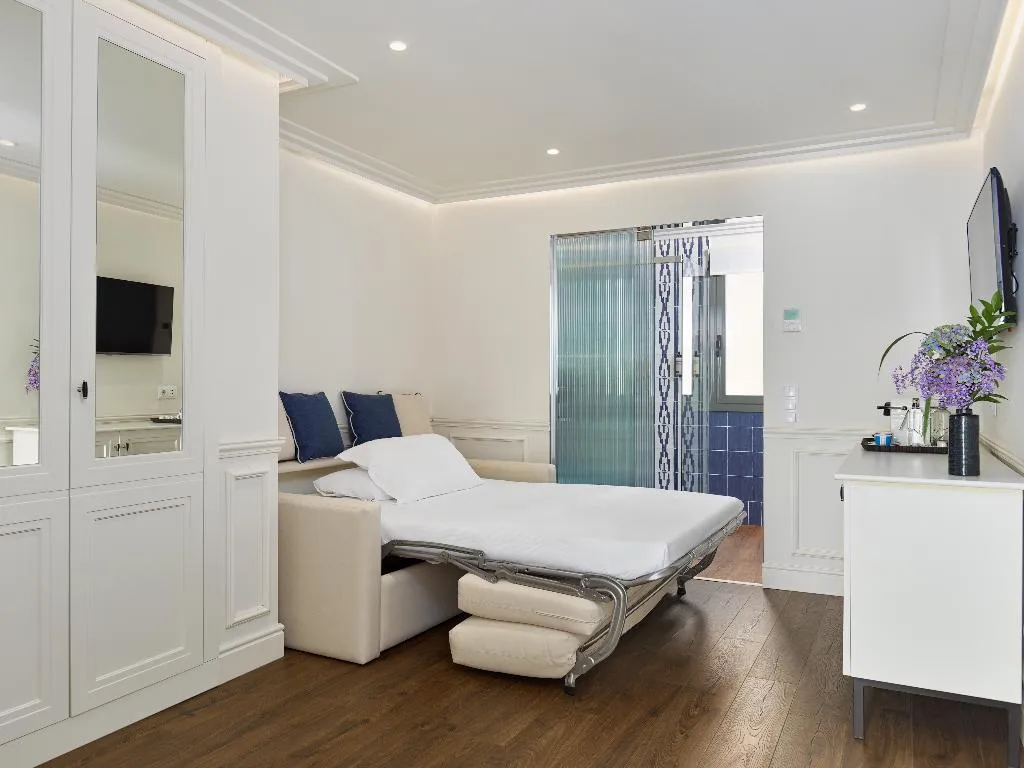 JUNIOR SUITE STANDARD Room, H10 Universitat, Barcelona