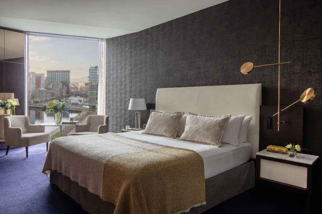 SUITE WITH VIEWS Room, Anantara The Marker Dublin, Dublin