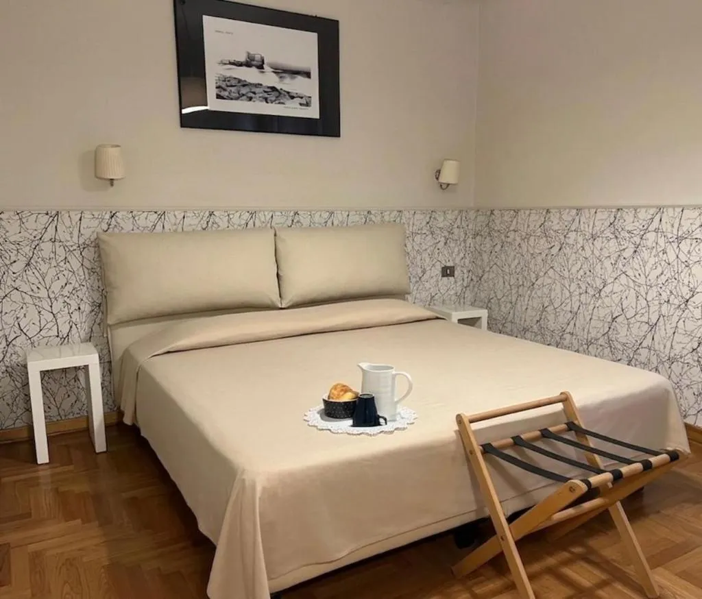 Double or Twin STANDARD Room, Cappella Vecchia 11, Naples