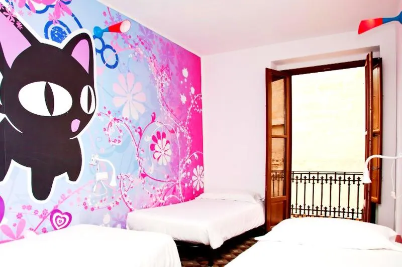 Bed in dormitory WITH SHARED BATHROOM Room, Home Youth Hostel, Valencia