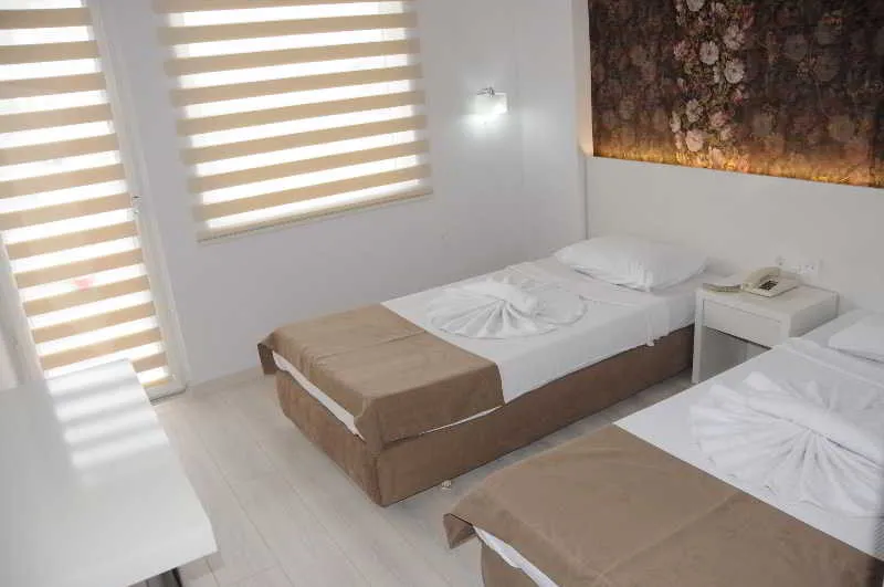 Room, Myra, Dalaman