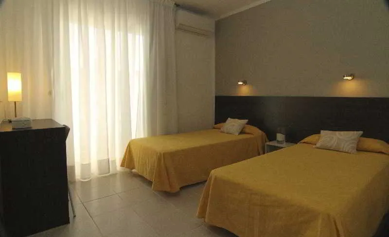 Room, Tahiti, Costa Dorada