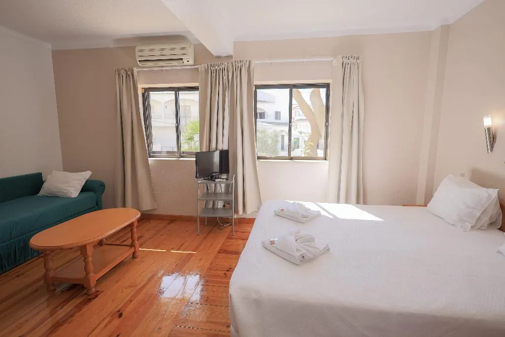 FAMILY ROOM ECONOMY Room, Portimao Center Hotel by Umbral, Algarve