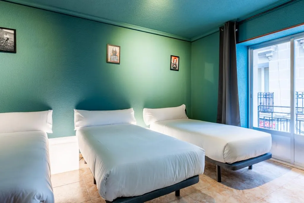 TRIPLE STANDARD Room, Ideal Hostel Madrid, Madrid