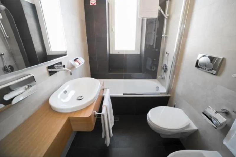 DOUBLE ECONOMY Room, Hilton Garden Inn Rome Colosseum, Rome