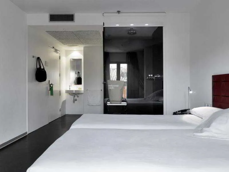 Room, Hotel Mayerling, Madrid