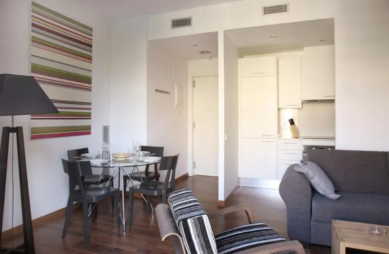 APARTMENT CAPACITY 4 ONE BEDROOM Room, MH Apartments Suites, Barcelona
